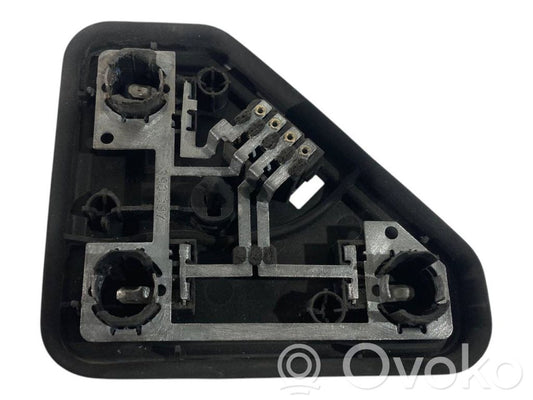 Держатель крышки заднего фонаря