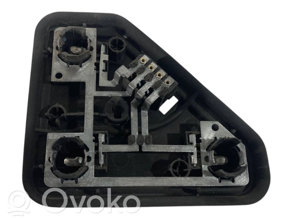 Aizmugures spuldzes vāka turētājs