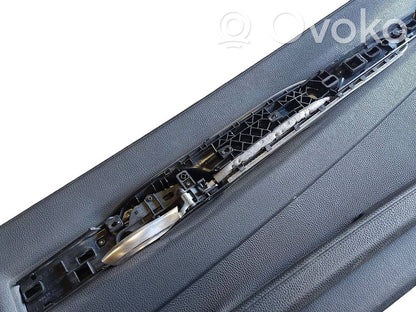 Apšuvums aizmugurējām durvīm