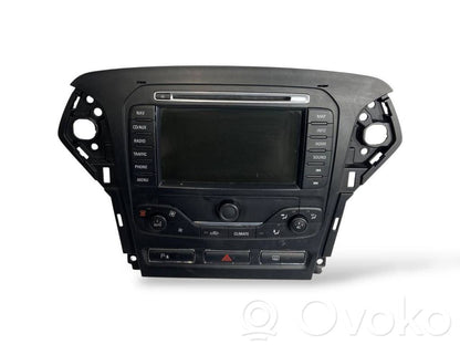 Radio / CD/DVD atskaņotājs / navigācija