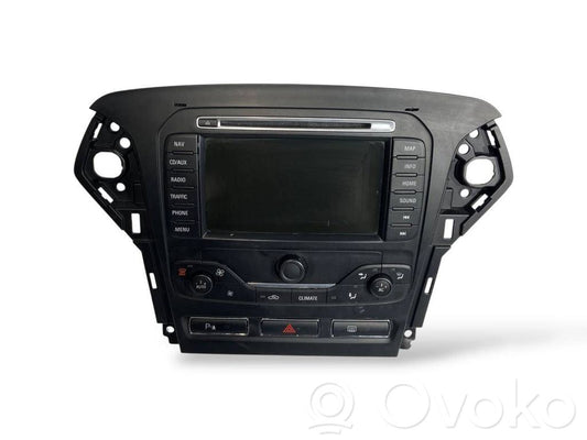 Radio / CD/DVD atskaņotājs / navigācija