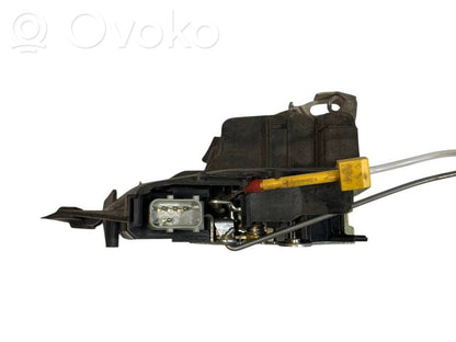 Priekšpusē slēdzene