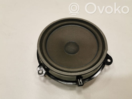 Skaļrunis (-i) priekšējās durvīs