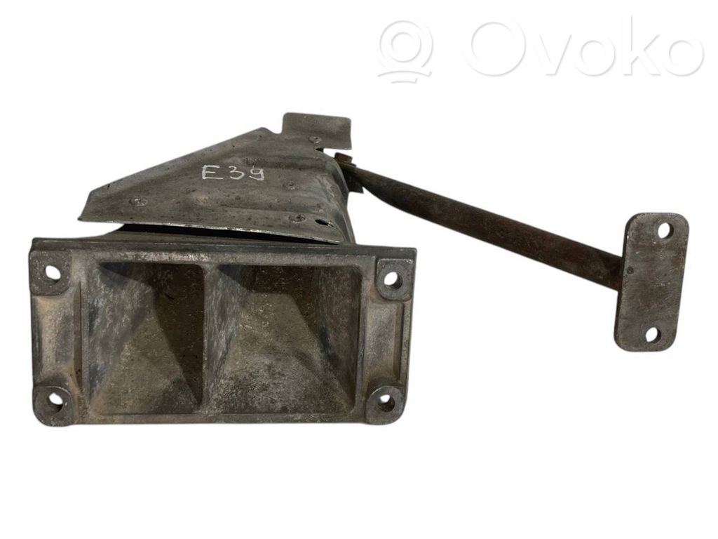 Engine mounting bracket