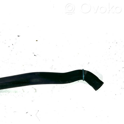 Caurulīte (-es) / šļūtene (-es)