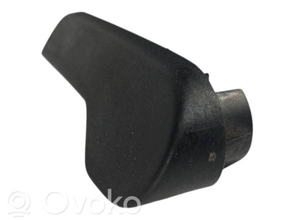 Dzinēja pārsega attaisīšanas rokturītis