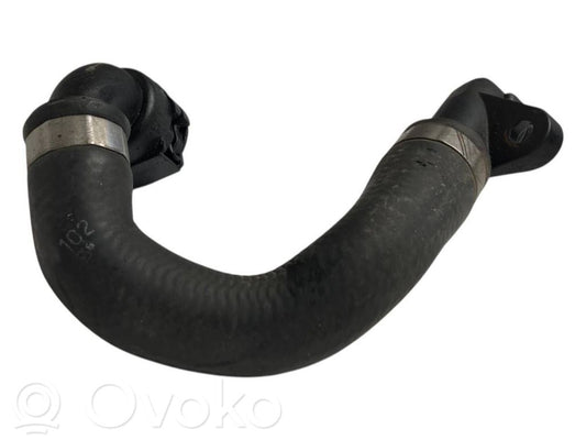 Caurulīte (-es) / šļūtene (-es)