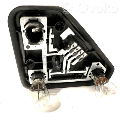 Aizmugures spuldzes vāka turētājs