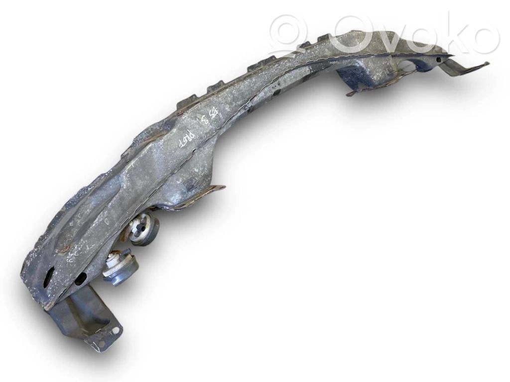 Priekšpusē bampera sija / balka