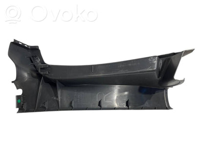 Sānu dekoratīvā apdare pie aizmugurējā sēdekļa (apakšdaļa)