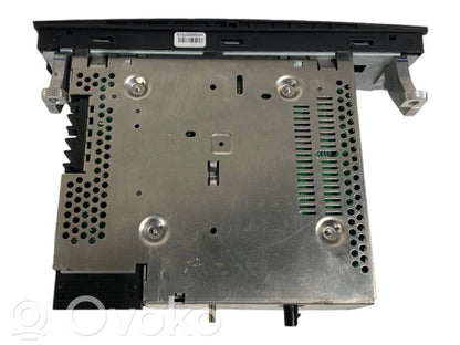 Radio / CD/DVD atskaņotājs / navigācija