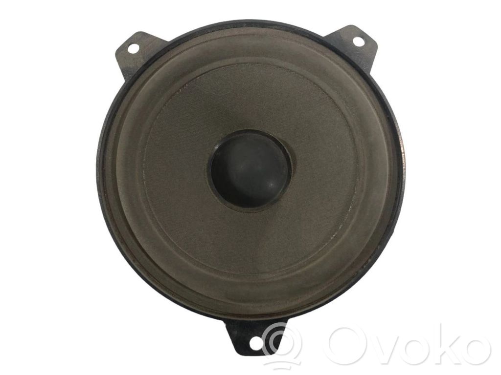 Динамик(и) в передней двери