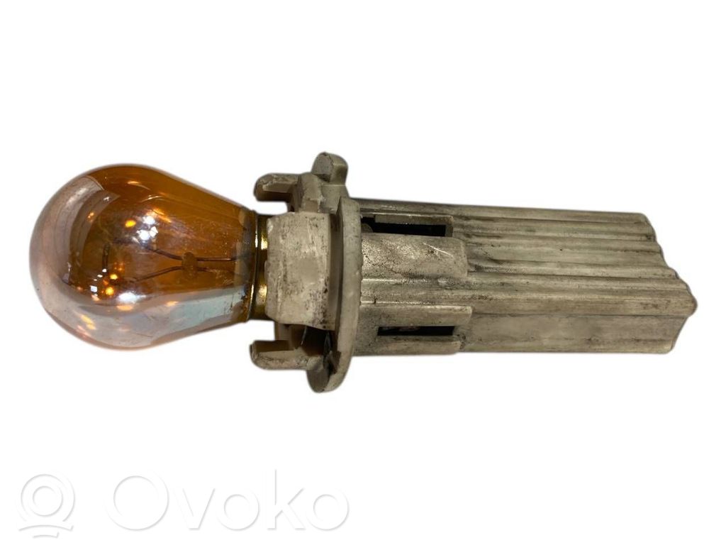 Aizmugures spuldzes vāka turētājs