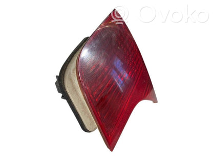 Aizmugurējais lukturis pārsegā