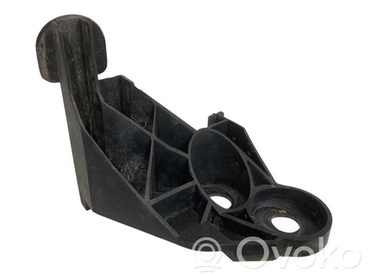 Держатель переднего бампера