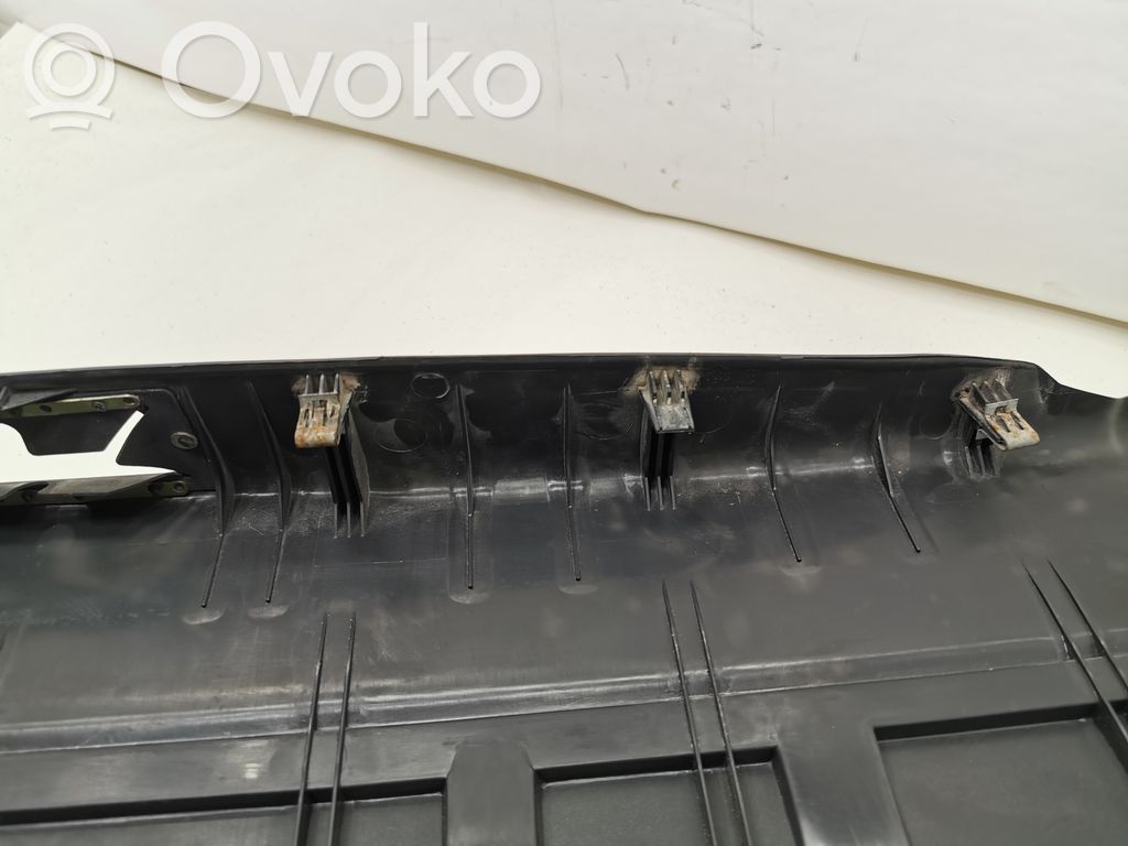 Bagāžnieka sliekšņa dekoratīvā apdare