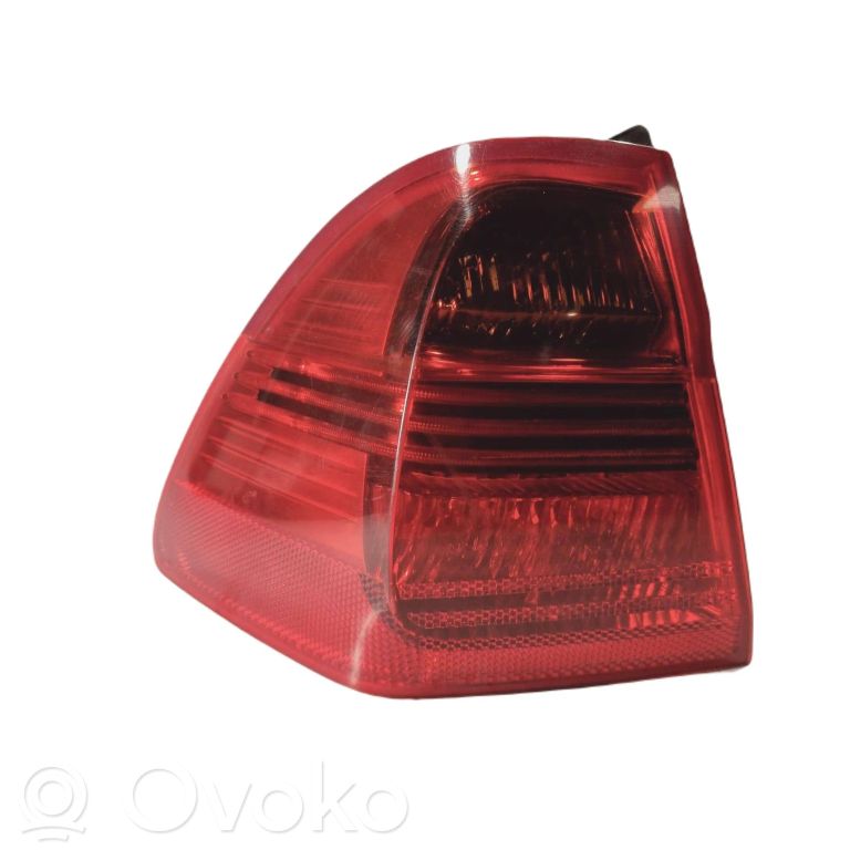 Aizmugurējais lukturis virsbūvē