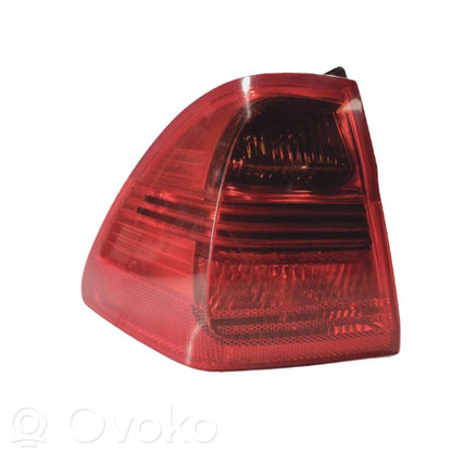 Aizmugurējais lukturis virsbūvē