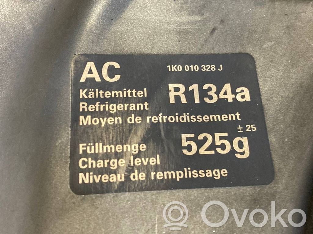 Dzinēja pārsegs (vāks)