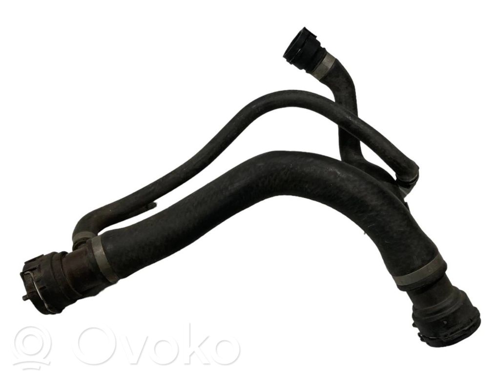 Caurulīte (-es) / šļūtene (-es)