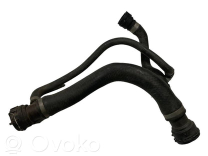 Caurulīte (-es) / šļūtene (-es)