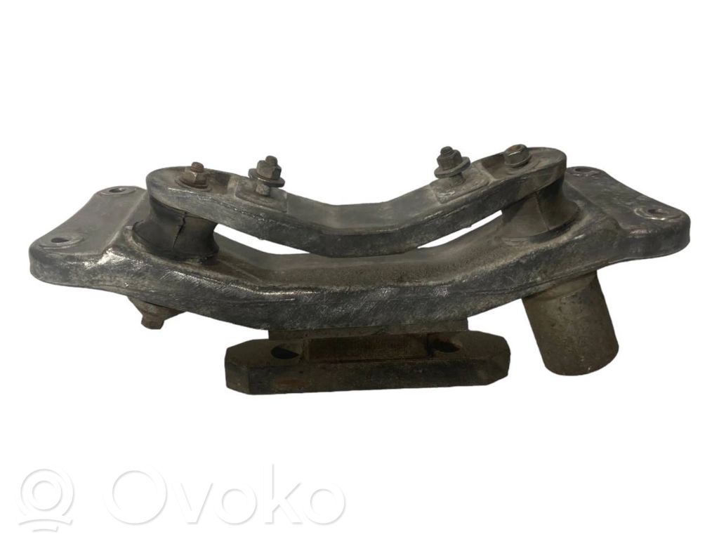 Transmission mounting bracket