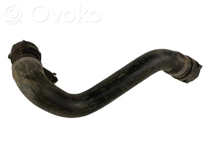 Caurulīte (-es) / šļūtene (-es)