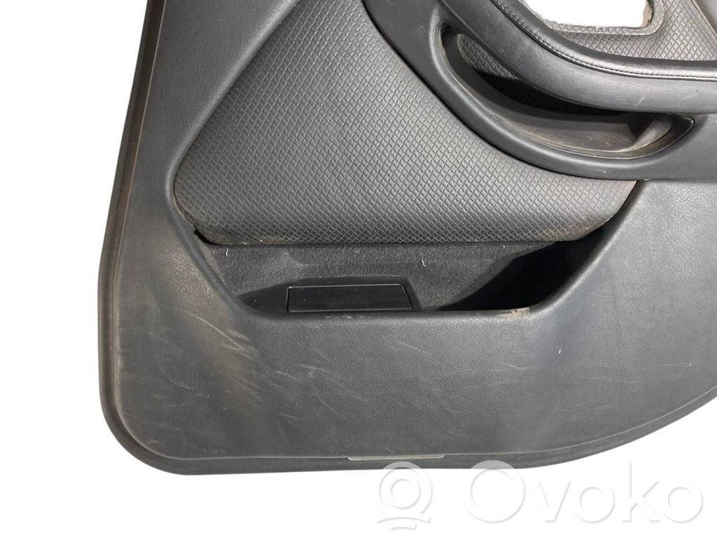 Apšuvums aizmugurējām durvīm