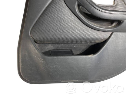 Apšuvums aizmugurējām durvīm