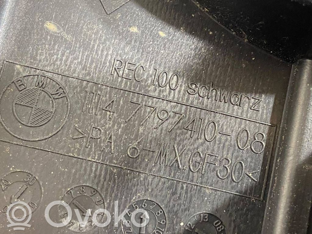 Dzinēja pārsegs (dekoratīva apdare)