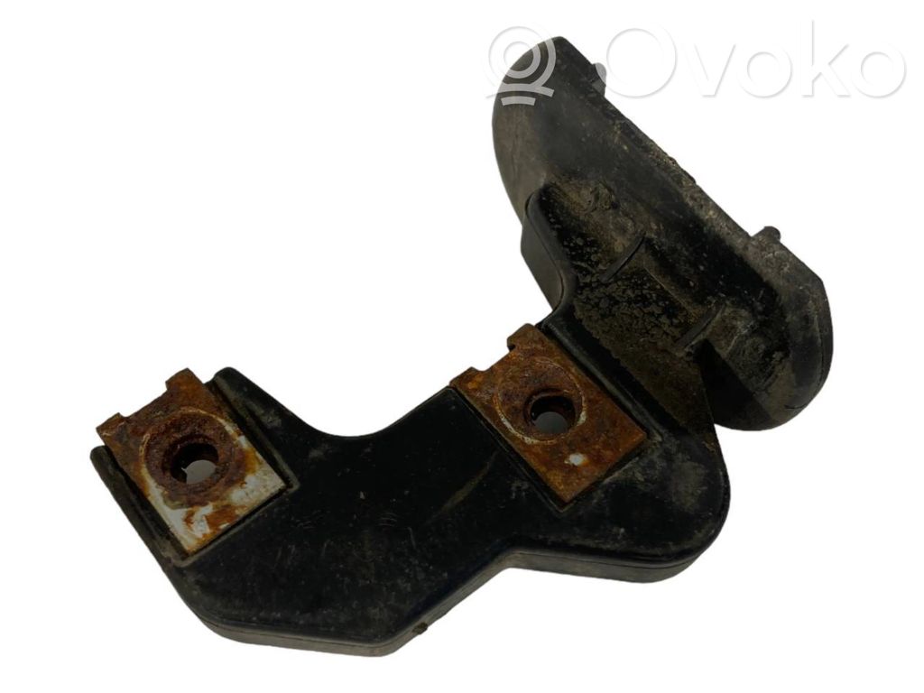 Priekšpusē bampera turētājs