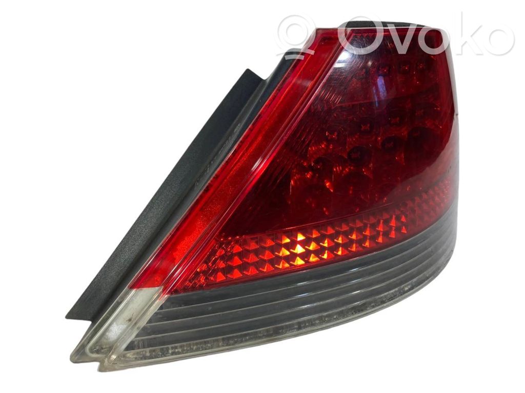 Aizmugurējais lukturis virsbūvē