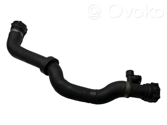 Caurulīte (-es) / šļūtene (-es)