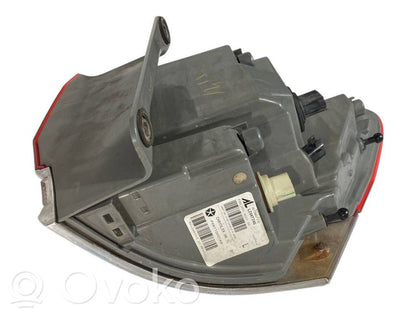 Aizmugurējais lukturis virsbūvē