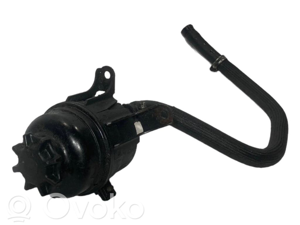 Stūres pastiprinātāja šķidruma tvertne