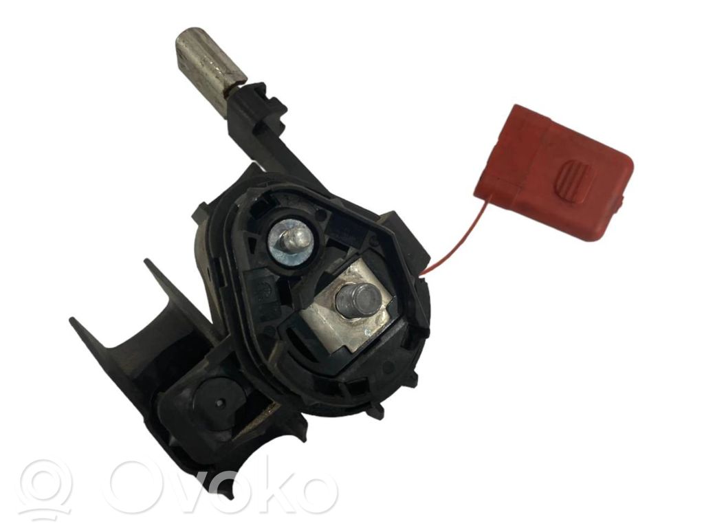 Положительный провод (аккумулятор)