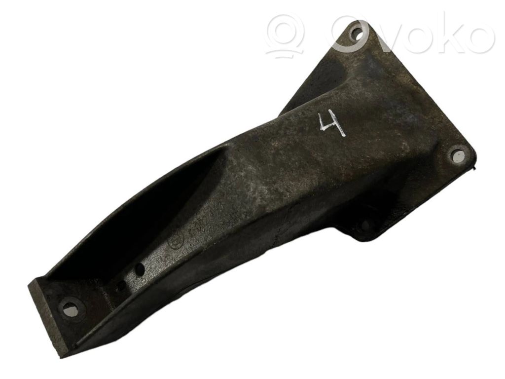 Engine mounting bracket