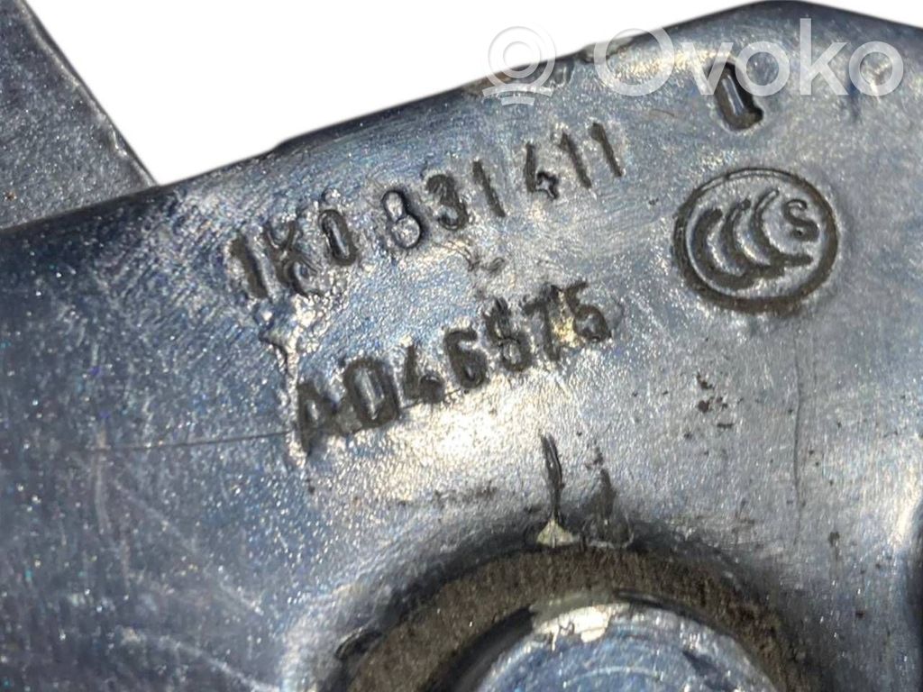 Priekšpusē augšējā vira (eņģe)