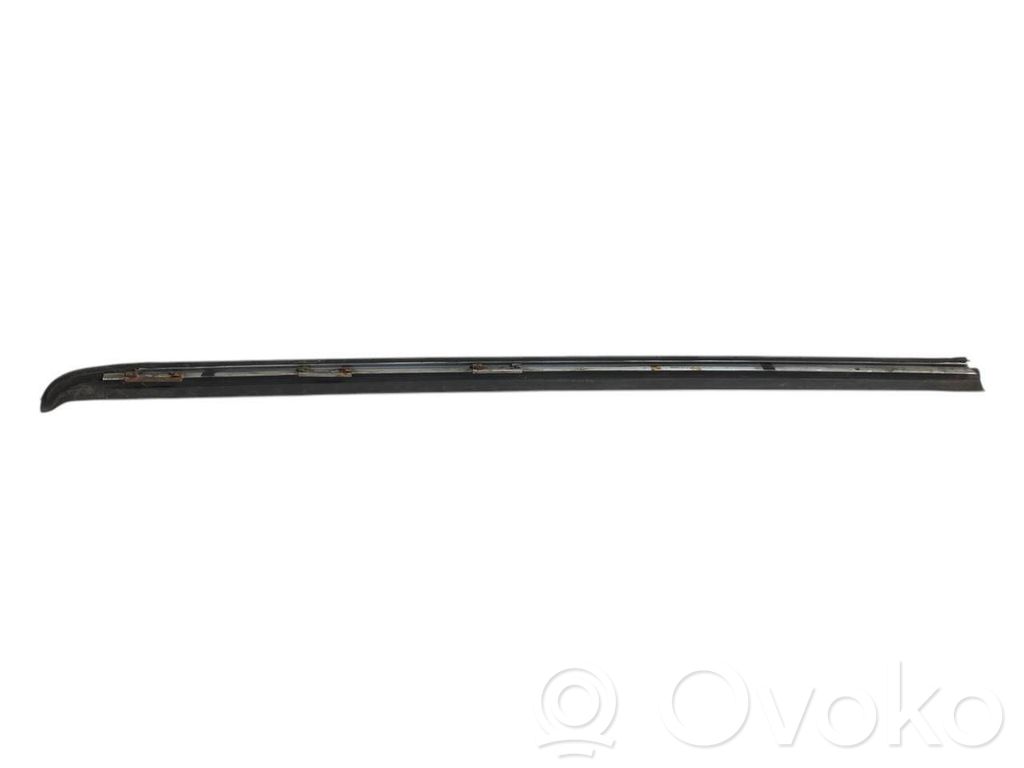 Vējstikla dekoratīvā apdare