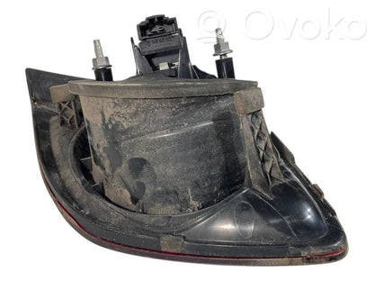 Aizmugurējais lukturis pārsegā