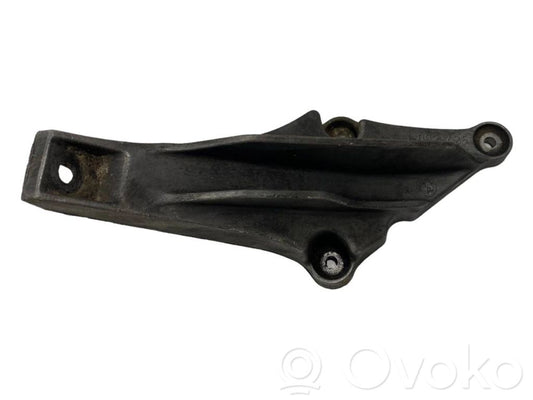 Engine mounting bracket