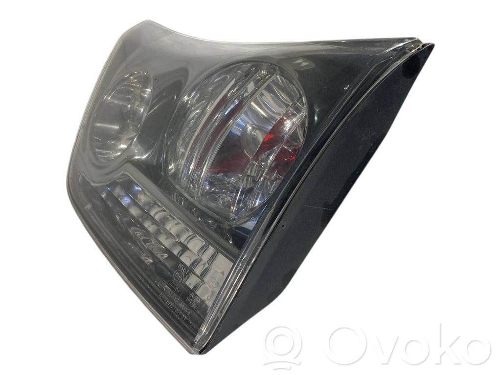 Aizmugurējais lukturis pārsegā