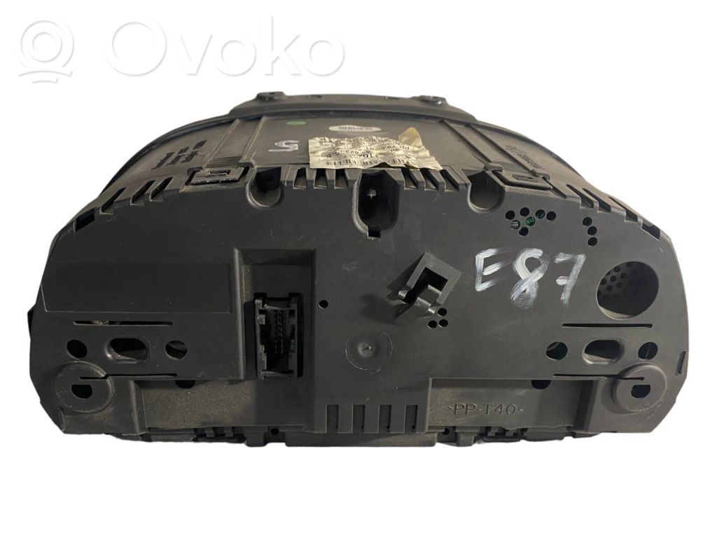 Speedometer (in the instrument panel)