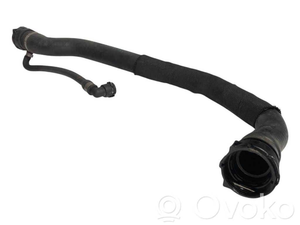 Caurulīte (-es) / šļūtene (-es)