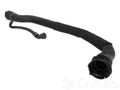 Caurulīte (-es) / šļūtene (-es)