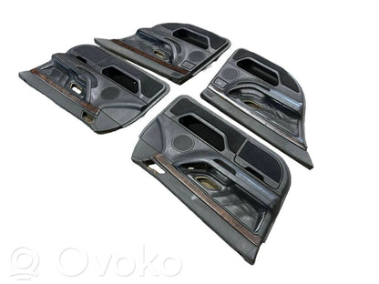 Priekšējo durvju apdare