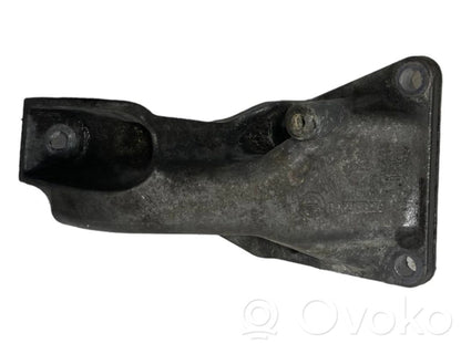 Engine mounting bracket