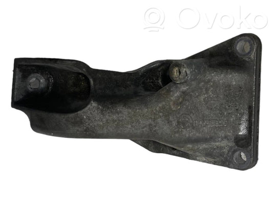 Engine mounting bracket