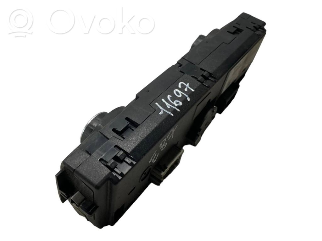 Air conditioning / climate control / interior heating control unit (in the passenger compartment)