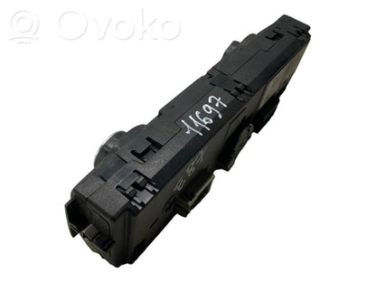 Air conditioning / climate control / interior heating control unit (in the passenger compartment)